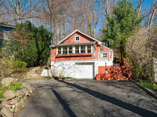 54 Oakdale Road, Centerport, NY 11721