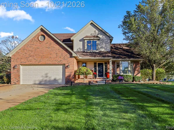 9279 Azalea Ct, Brighton, MI 48116