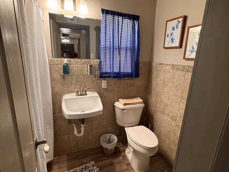 1207 W Gore Blvd #6 — Photo 7