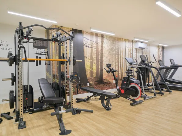 82 4th Avenue image 12 of 27