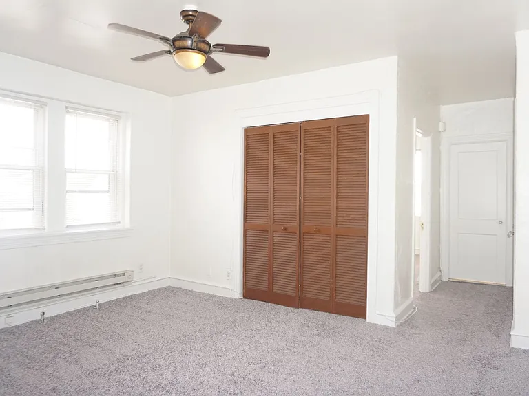 Montrose Apartments — Photo 11