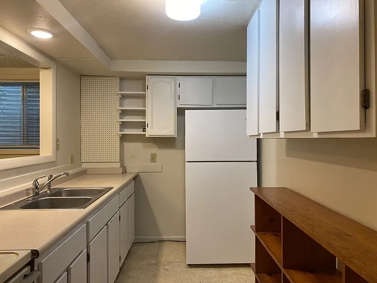 1962.5 Pecan St — Photo 8