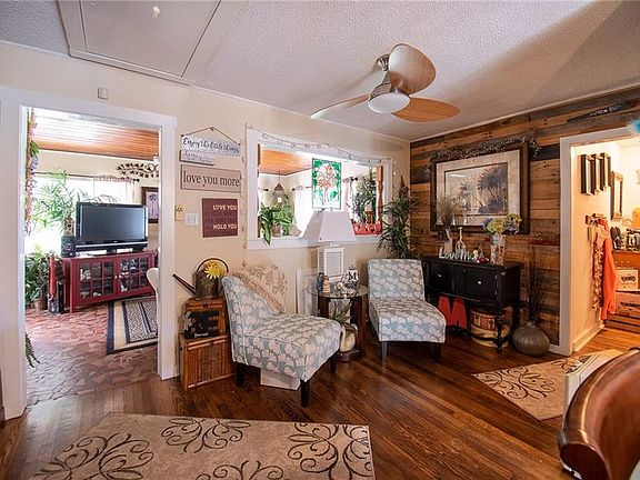 5th image of 1011 Oakhill St