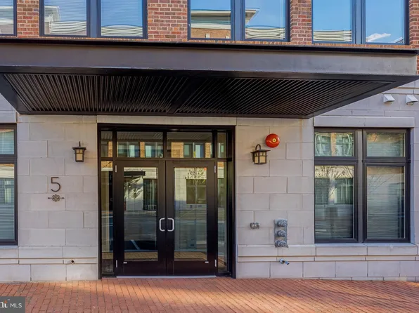5 Stationmaster St SE #201, Leesburg, VA 20175