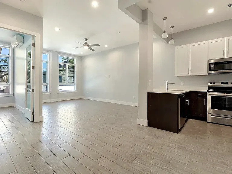 460 Seneca Ave #2L — Photo 1