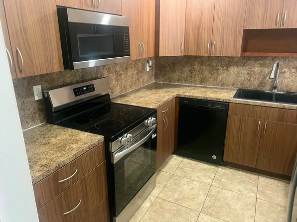 7000 NW 186th St APT 4-316, Hialeah, FL 33015