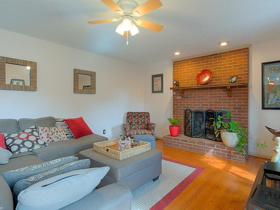 4th image of 202 Cherokee Dr