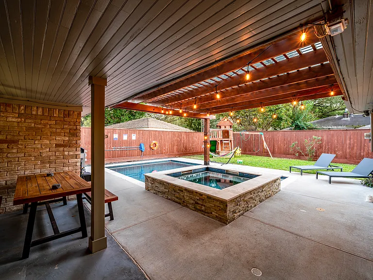 4749 Benning Dr — Photo 30