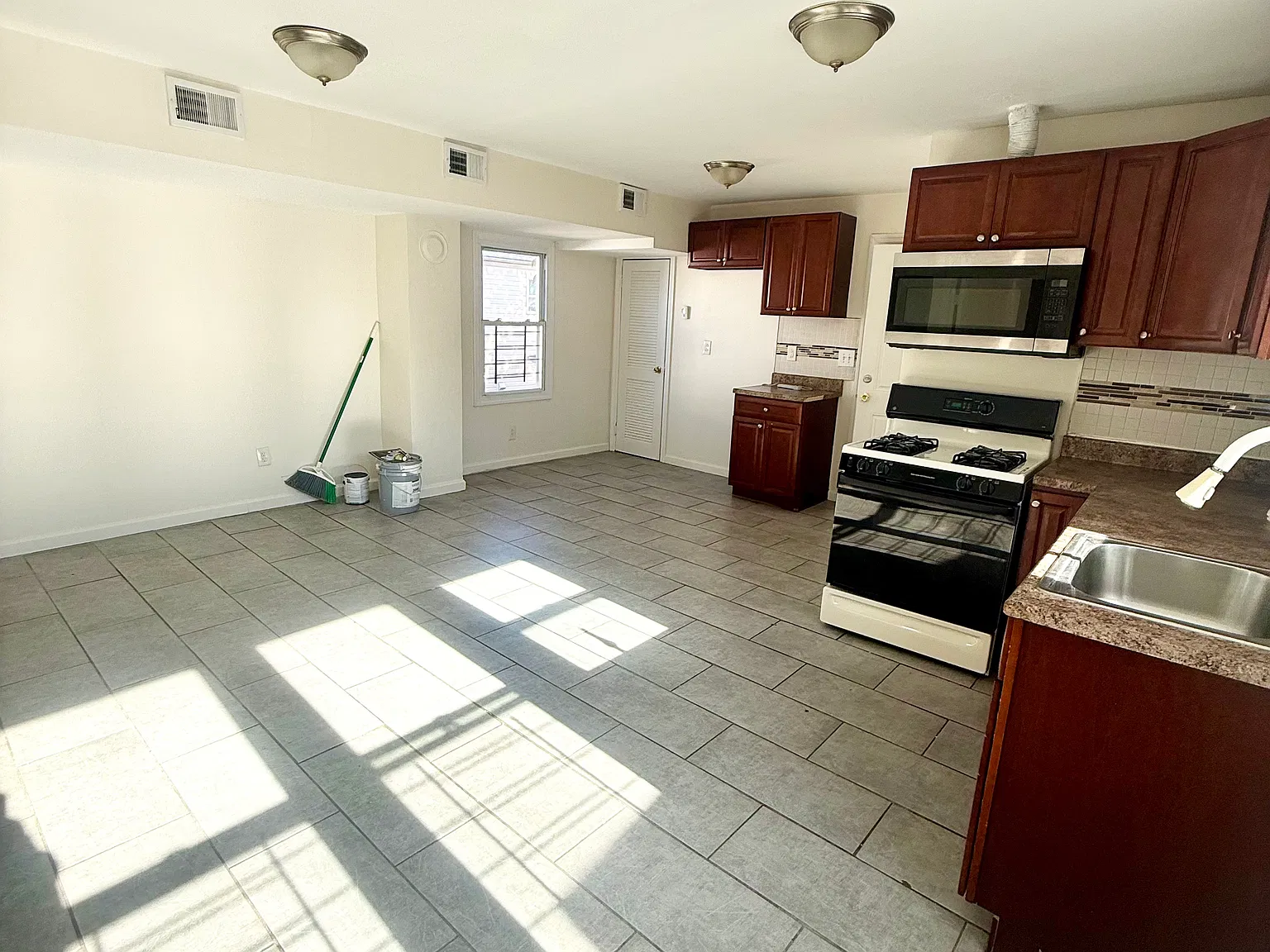 2 bed, $1,850 — Photo 3