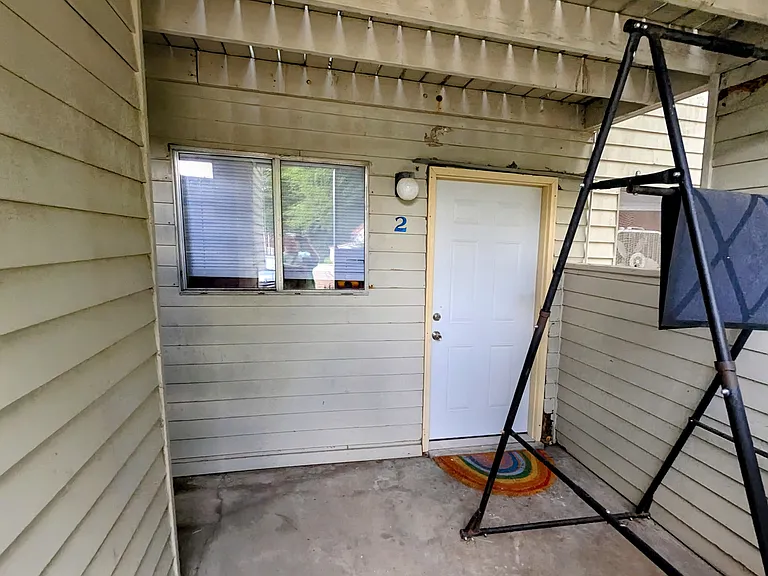 913 Michigan St — Photo 12