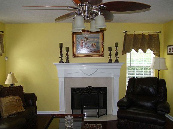 2nd image of 1802 Iroquois Ct