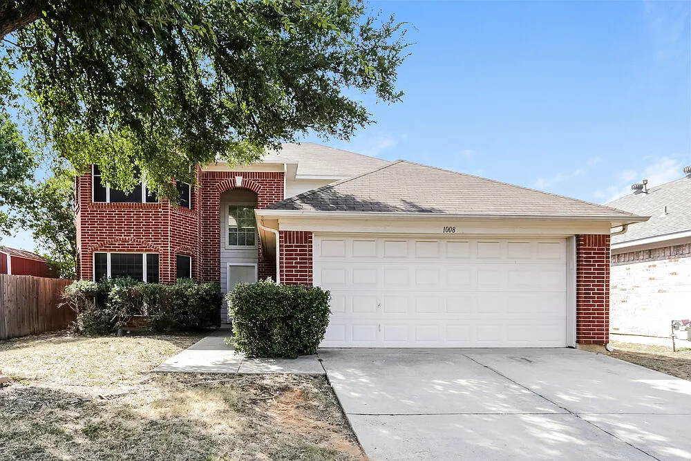 4 bed, 2.5 bath, 2465 sqft, $2,495 — Photo 1