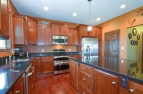 Stainless App. &
        Granite