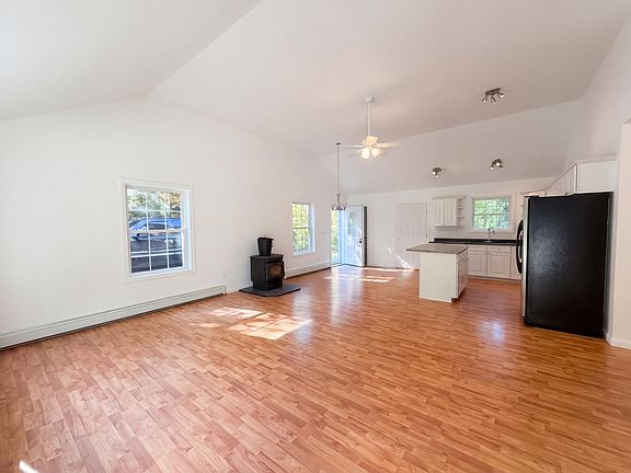3rd image of 301 Chaplins Mill Road