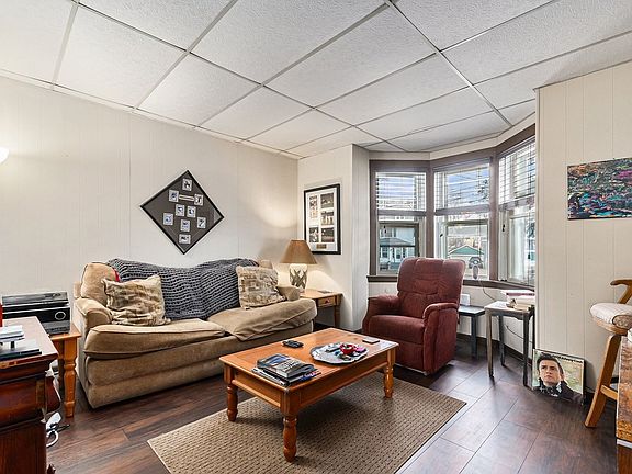 3rd image of 286 Villa St