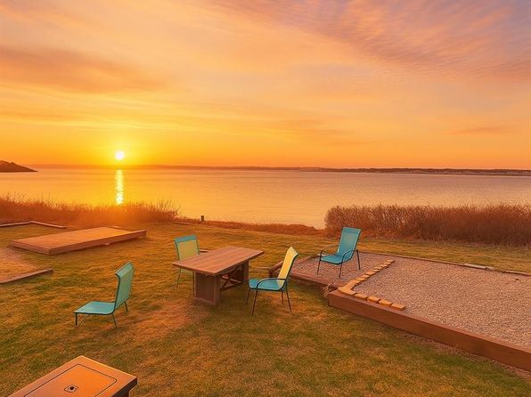 6 Arnold St, Jamestown, RI 02835