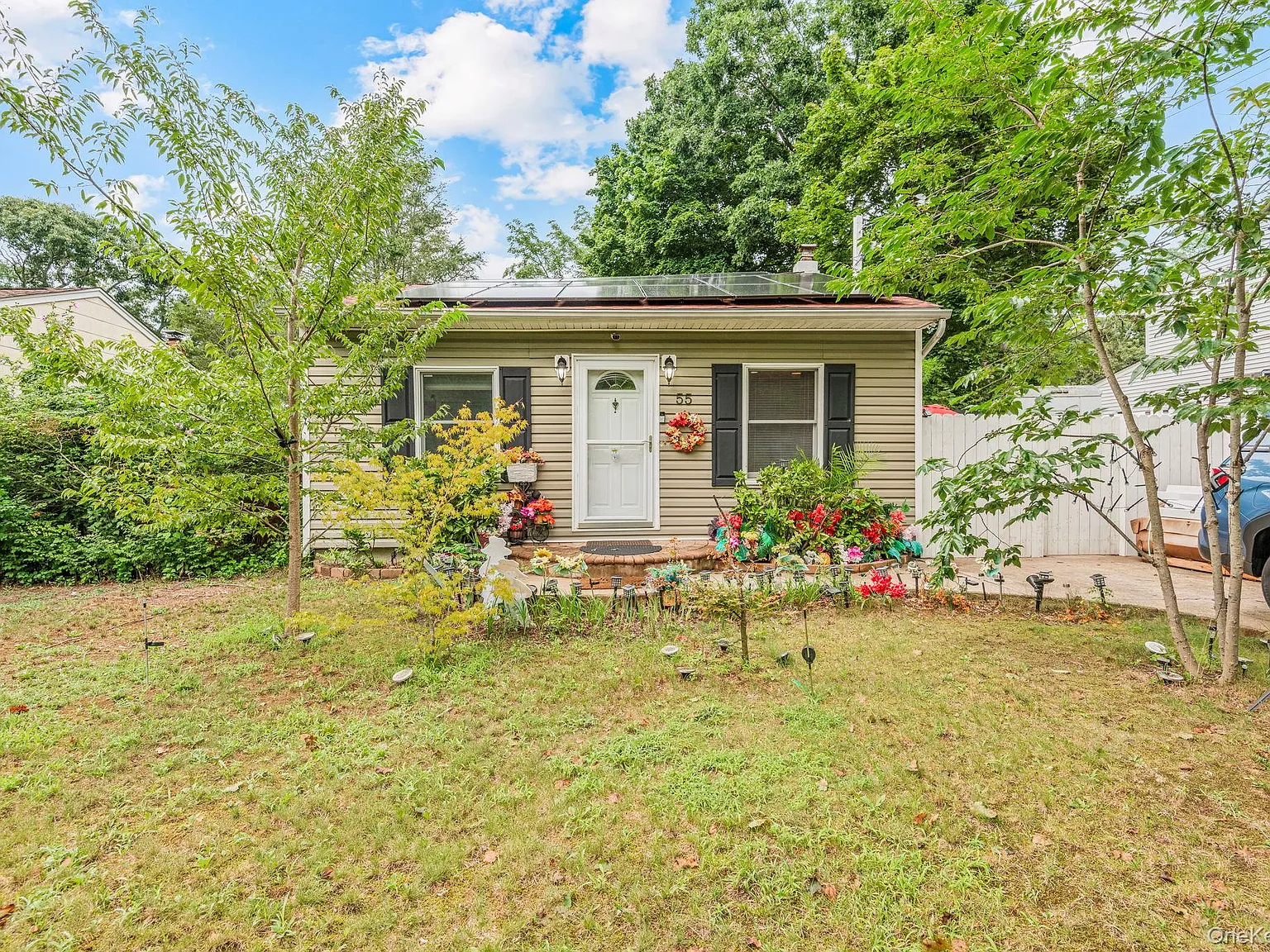 3 bed, 1.0 bath, 880 sqft, $3,500 — Photo 1