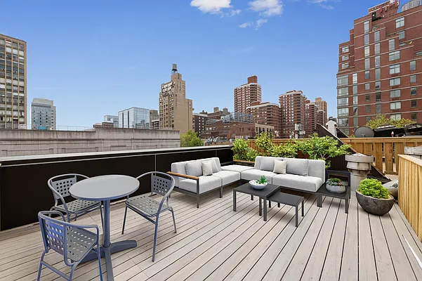 Rented by Compass | media 24