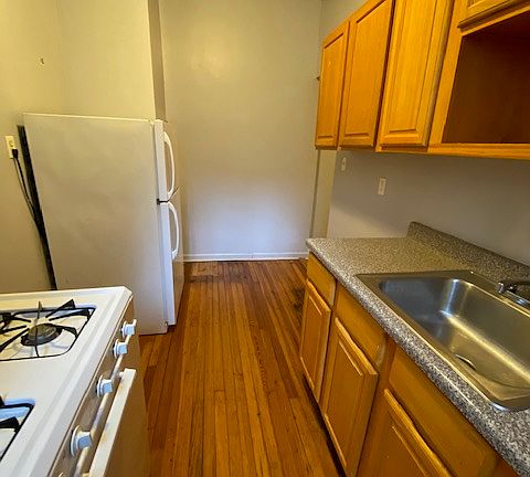 5th image of 969 Carroll St APT B17