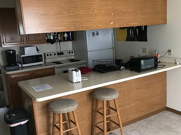 3rd image of 1600-28 Athena Dr