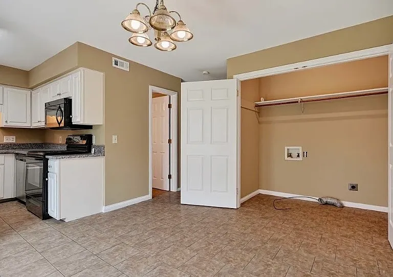 42 Eastgate Cir #A — Photo 11
