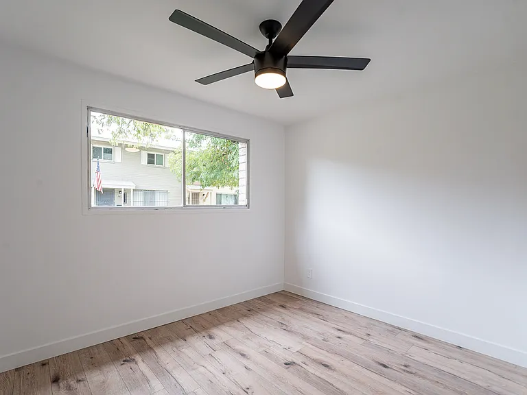 3909 S Mill Ave — Photo 32