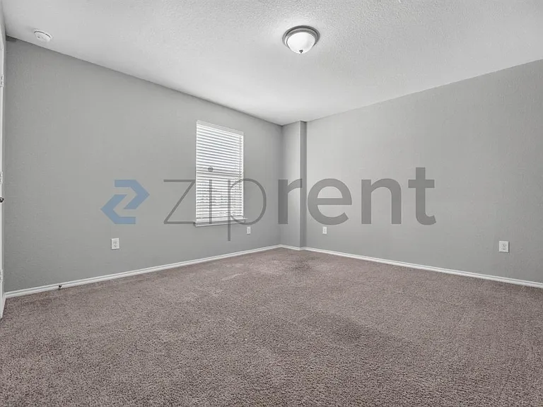 536 Ayinger Ln — Photo 13
