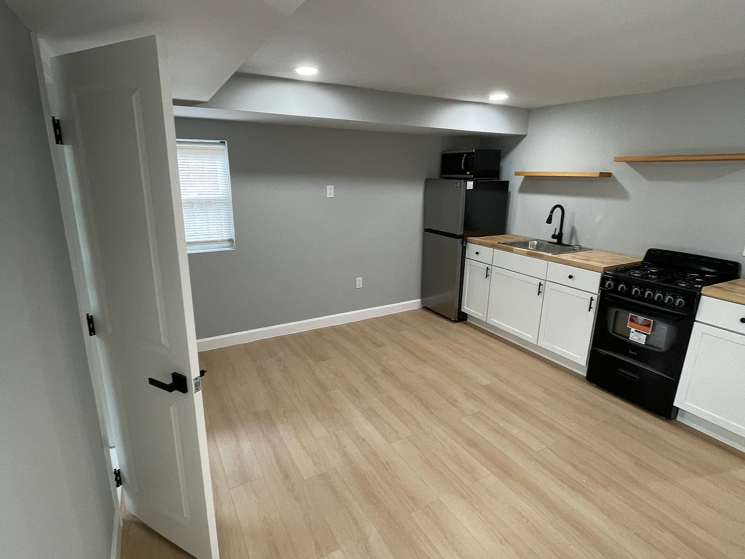 145 Wilmington Pl SE — Photo 2