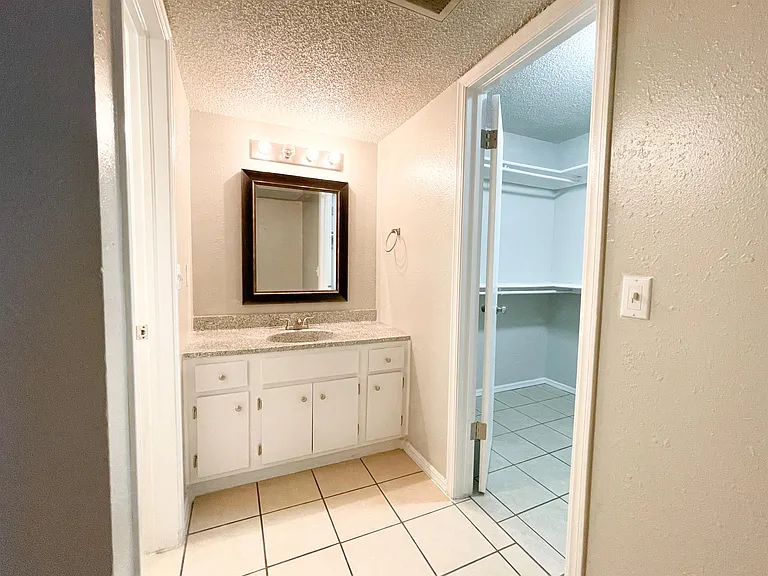 900 NW 24th St #814-05 — Photo 13