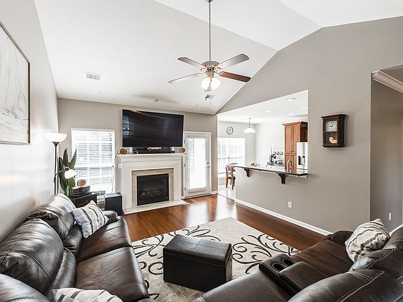 4th image of 403 Stratford Park Blvd