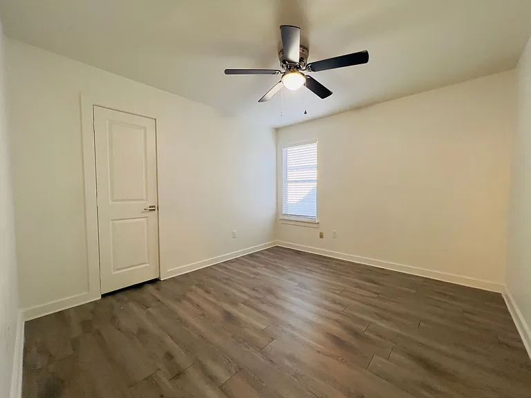 5726 Lehigh St — Photo 15