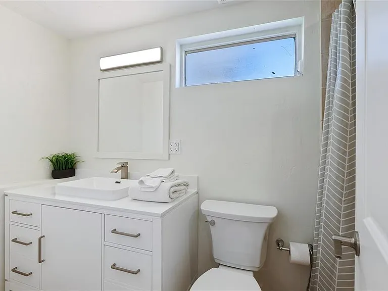 2311 Waldemere St #B — Photo 13