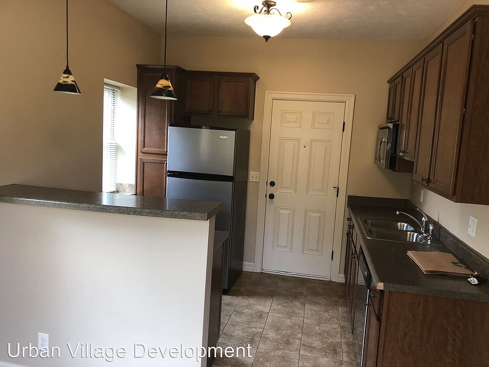 1st image of 606 N 33rd St APT 3