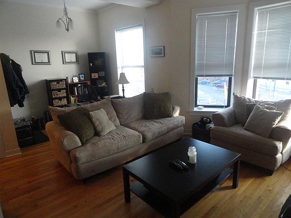 5th image of 2409 N Clybourn Ave APT 3
