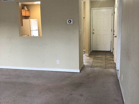 4th image of 2453 Douglas St