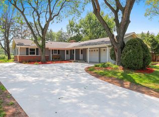 281 Roselawn Blvd, Green Bay, WI 54301