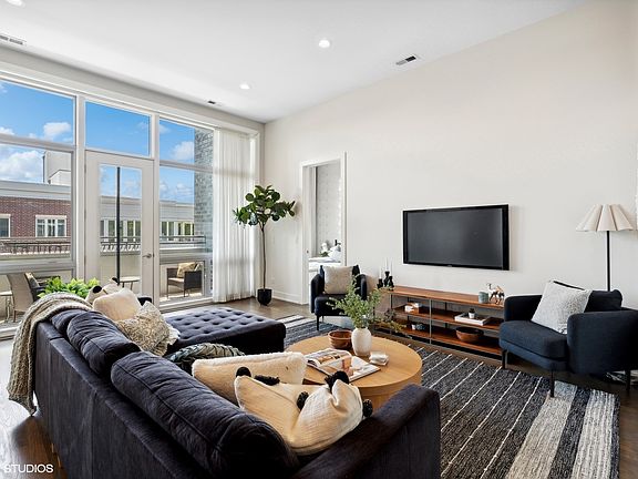 3rd image of 3024 W Armitage Ave #8
