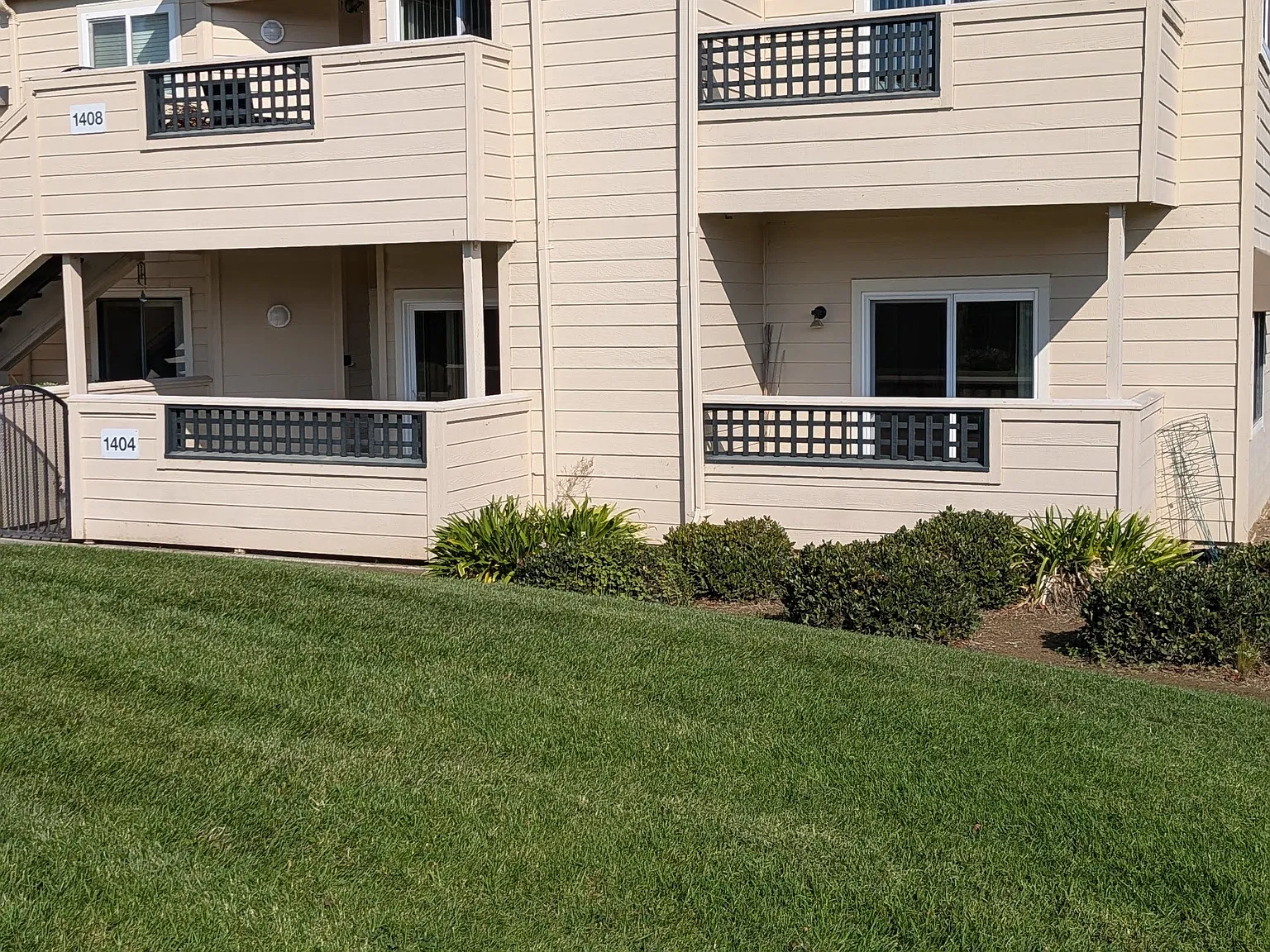 1201 Glen Cove Pkwy — Photo 1