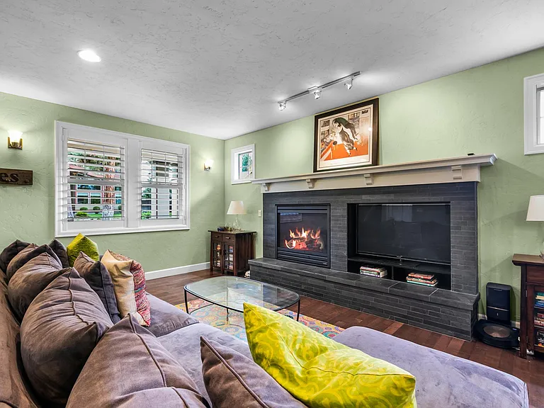 19178 Park Commons Dr — Photo 14