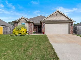 940 Silverthorn Dr, Centerton, AR 72719