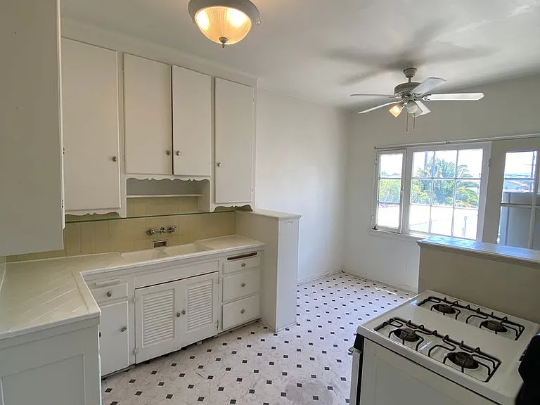 1430-1448 1/2 S Orange Grove Ave — Photo 4