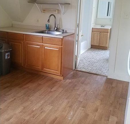 5th image of 85 Western Ave