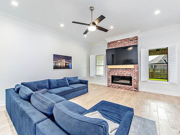 4th image of 339 Karoline Elizabeth St
