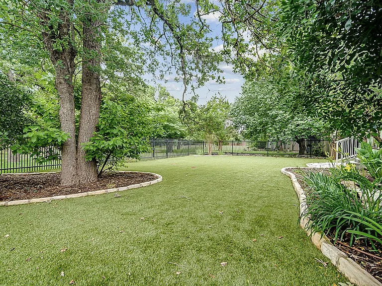 218 E Creekview Dr — Photo 28