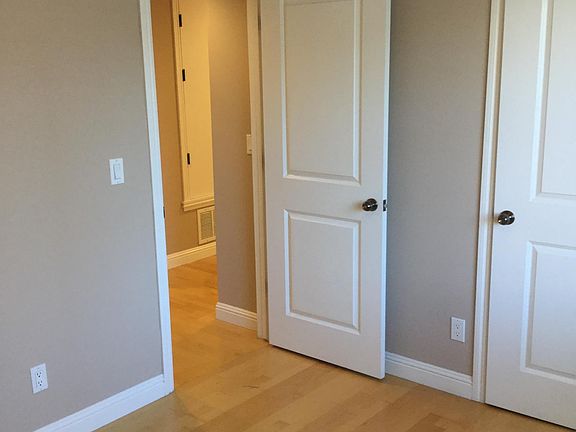 4th image of 129 Lexington St APT 1