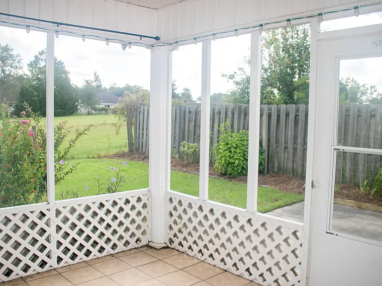 20 Lakeside Dr — Photo 10