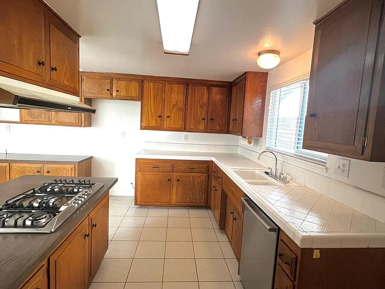 18371 Tamarind St — Photo 11