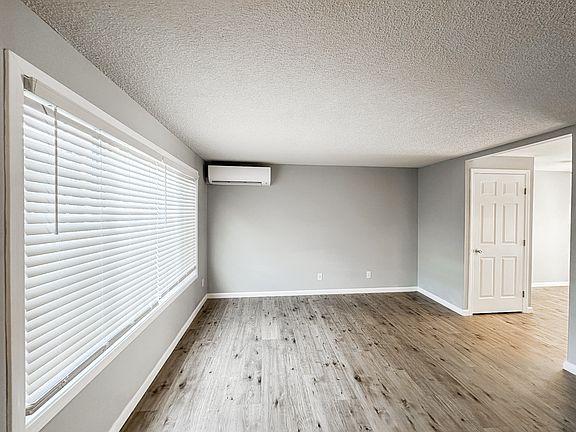 4th image of 1642 Clay St NE #1536