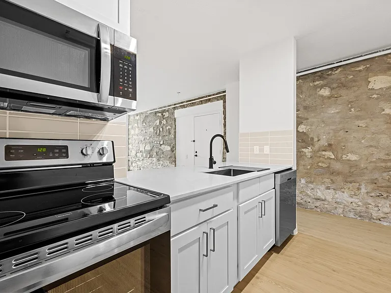 Tallmadge Lofts — Photo 13