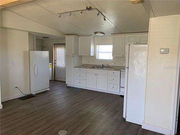 4th image of 4060 10th St N
